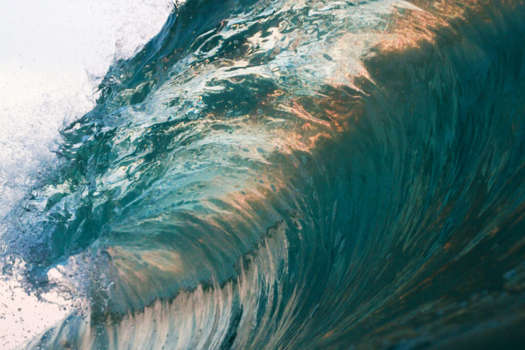 Breaking ocean wave